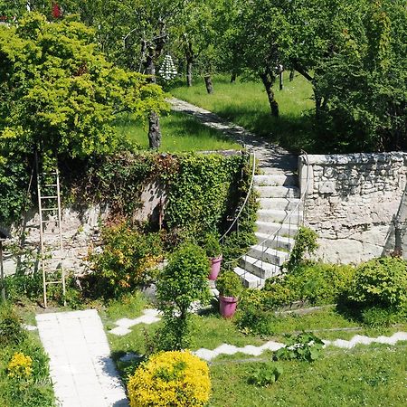 Le Jardin Des Lys - Chambre D'Hote Ou Appartement La Roche-Posay Room photo