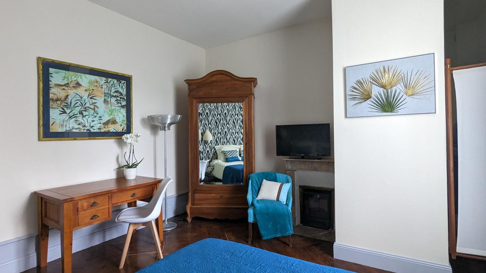 Le Jardin Des Lys - Chambre D'Hote Ou Appartement La Roche-Posay Room photo