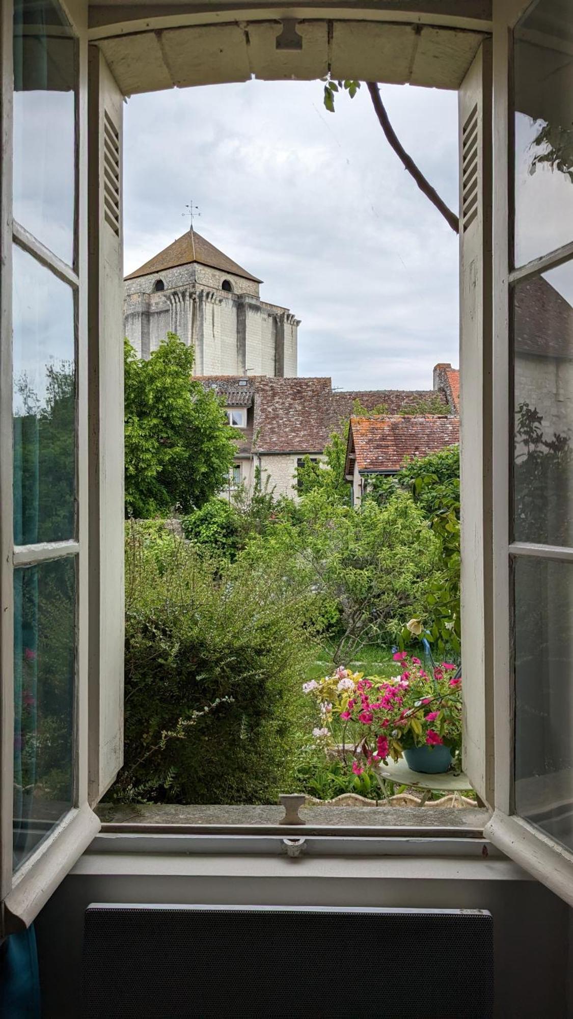 Le Jardin Des Lys - Chambre D'Hote Ou Appartement La Roche-Posay Room photo