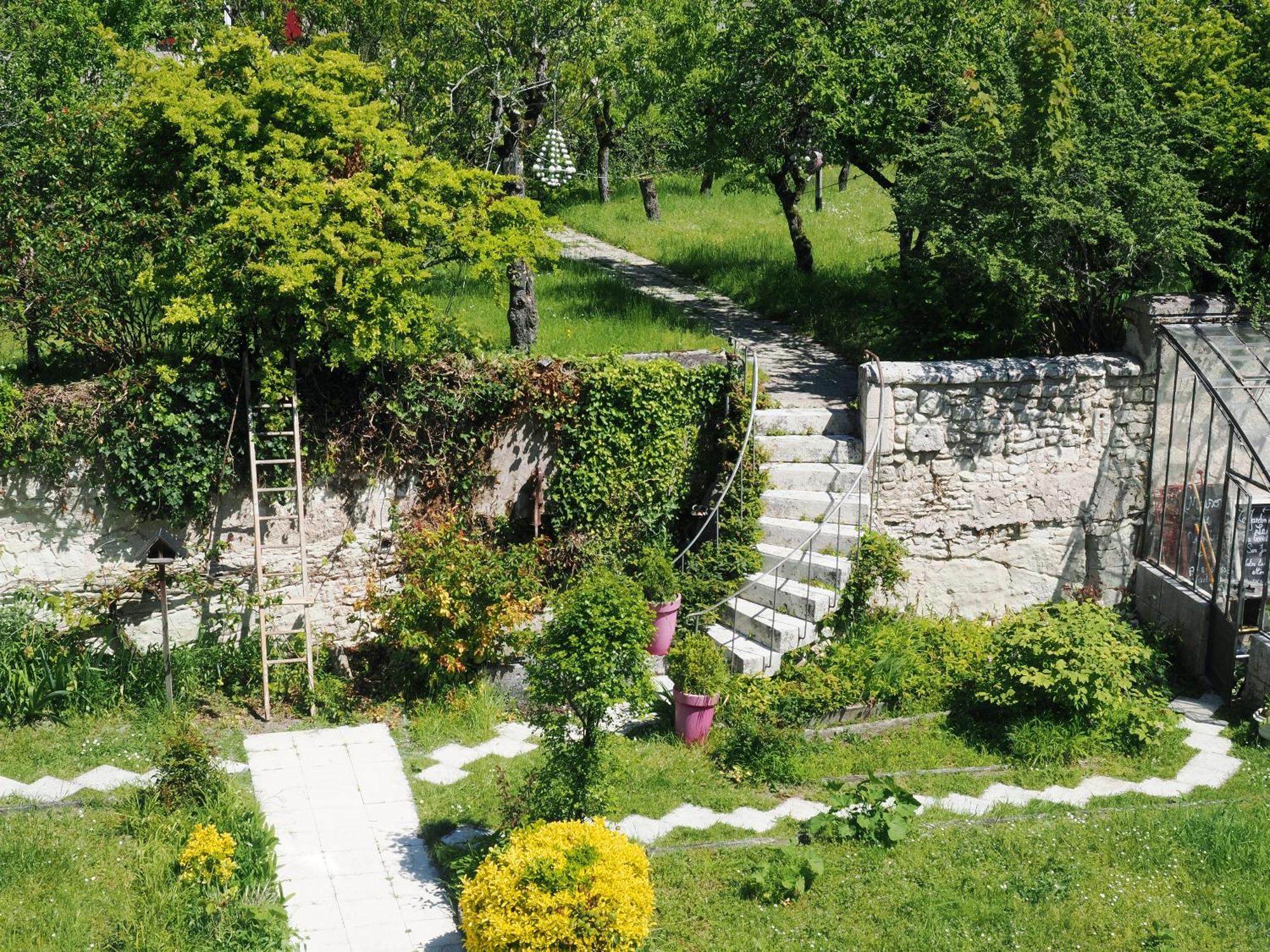 Le Jardin Des Lys - Chambre D'Hote Ou Appartement La Roche-Posay Room photo